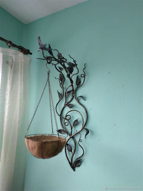 Кованые подставки для цветов на стену - 64 фото