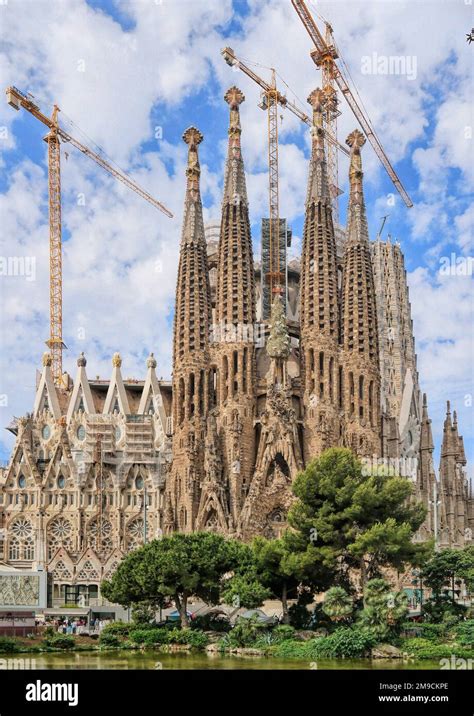 barcelone espagne mai  la sagrada familia limpressionnante