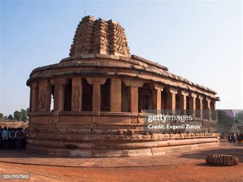 Dravidian Temple Architecture Photos and Premium High Res Pictures ...