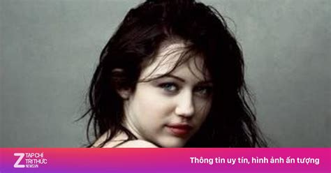 Miley Cyrus khiến mẹ tức giận khi chụp ảnh nude năm 15 tuổi Âm nhạc ZNEWS VN