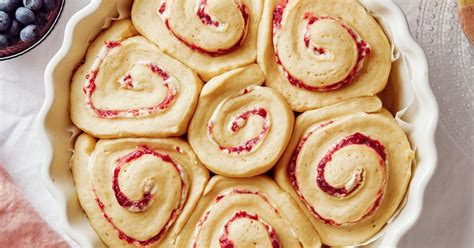 Recette de brioches roulées aux fraises Marie Claire