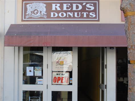 Red's Donuts: Blue Collar Breakfast Near Golden Coast