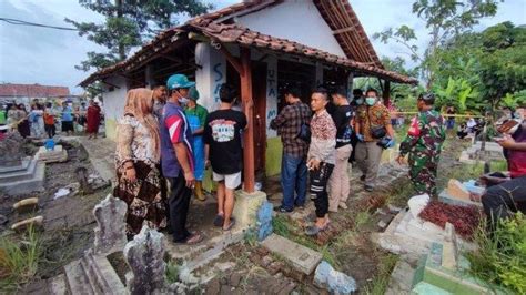 Geger Penemuan Mayat Wanita Tanpa Busana Dalam Makam Keramat Di Cirebon