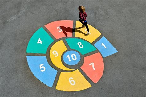 Le Premier Qui Bouge Est Gay Associations Et Syndicats Alertent Sur Un Jeu Homophobe