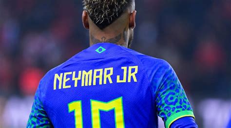 Brésil Neymar Se Rapproche De Pelé