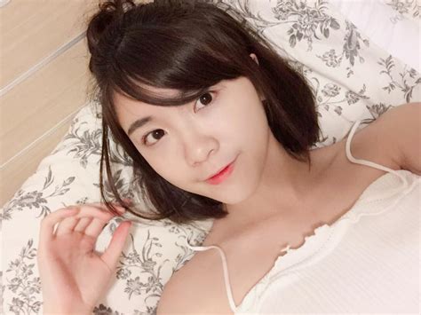 Cộng đồng mạng lại vừa khai quật thêm được một hot girl vô danh Đẹp dịu dàng nhưng vẫn đầy