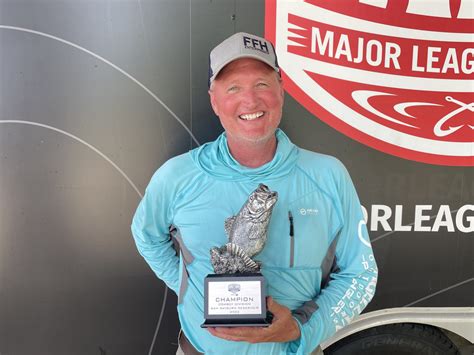 Louisianas Reynolds Wins Two Day Phoenix Bass Fishing League Super