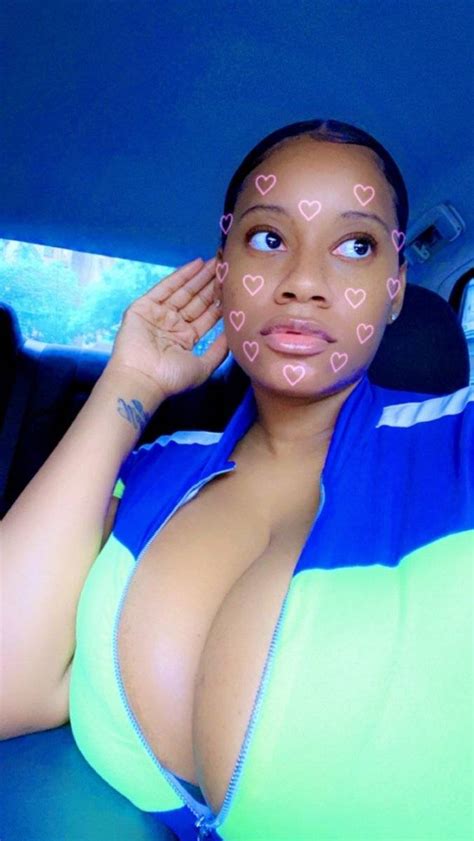 Nice Big Ass Cleavage Scrolller