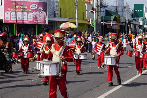 140 Pengamen Seniman Foto Foto Foto Stok Potret And Gambar Bebas Royalti Istock