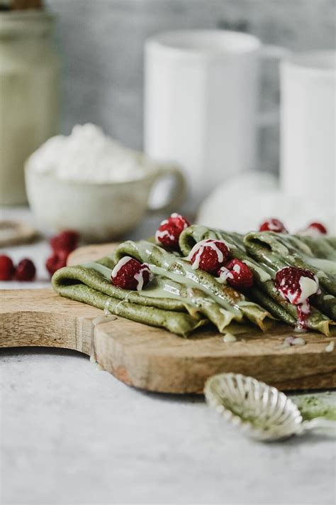 Crêpes vegan au thé matcha chocolat blanc et framboises