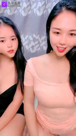 Watch 国产吊带性感黑丝翘起屁股假屌后入闺蜜一起双女秀直播 Swag Asian 主播 Porn SpankBang