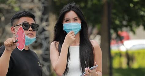 Hot girlThiếu nữ đeo khẩu trang chiếm trọn spotlight giữa phố Dep Pro Vn