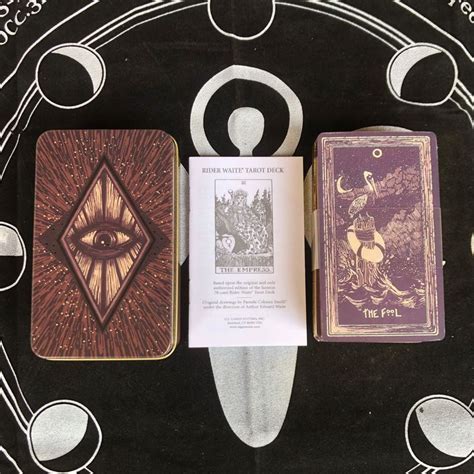 Карты Таро Декамерон в жестяной коробке Decameron Tarot 10.3*6см ...