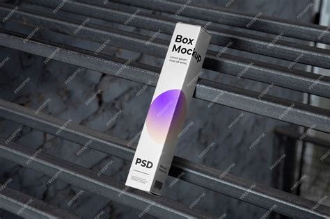 Вертикальная коробка в студийном макете | Премиум PSD Файл