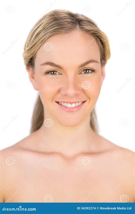 Pose Blonde Nue Mignonne De Sourire Photo Stock Image Du Femmes Coupure