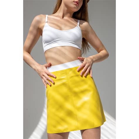 Желтая юбка из натуральной кожи LYA — купить в интернет-магазине lio