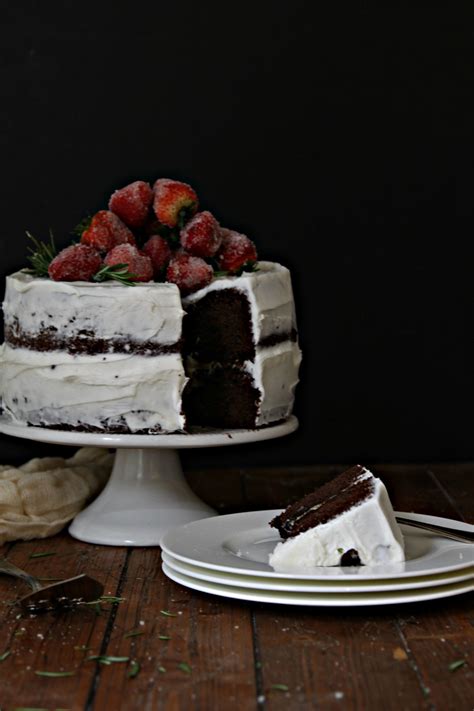 Naked Cake With Sugared Berries Bell Alimento