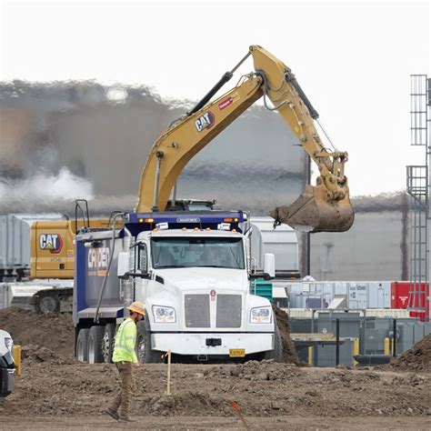 Elon Musk’s AI Company Faces Lawsuit Over Gas-Burning Turbines