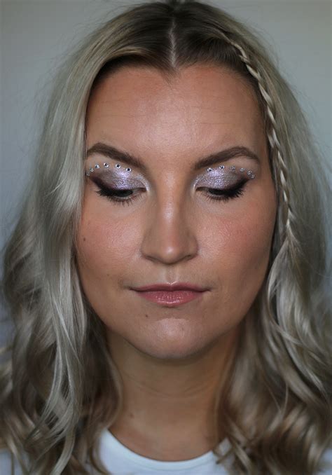 Päivän meikki uutuuspaletilla IG tutorial NUDE