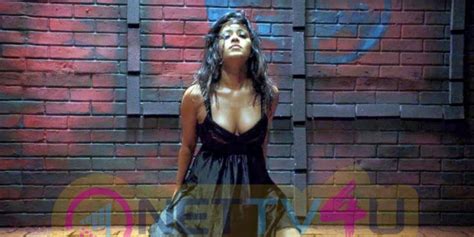 Actress Reema Sen Attractive Hot Sexy Stills Galleries HD Images