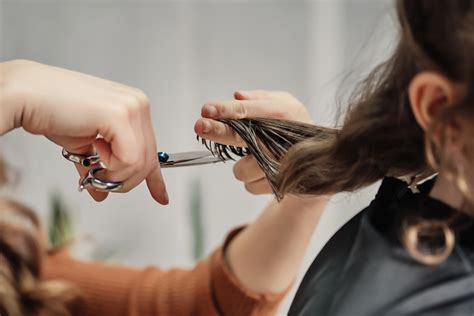 Cortar O Cabelo Ajuda Na Queda - Cortar o cabelo reduz a queda? Saiba tempo ideal para aparar as pontas