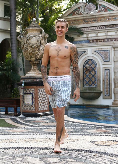 Photo Exclusif Prix Sp Cial Justin Bieber Se Relaxe Avec Des Amis