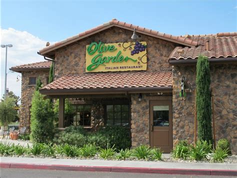 Olive Garden Restaurant Exterior