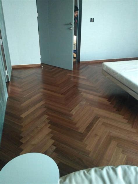 Oak Wood Modern Herringbone And Chevron Laminate Wooden Flooring For