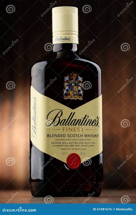 Botella Del Whisky Escoc S De Ballantine Foto Editorial Imagen De