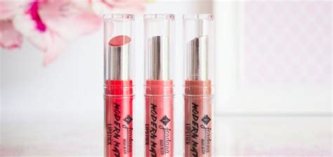 Infamous de Marc Jacobs le rouge à lèvres nude et intemporel