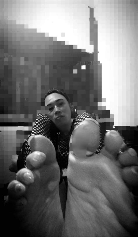 A Dark Mistress Long Toenails Nude Pics Xhamster