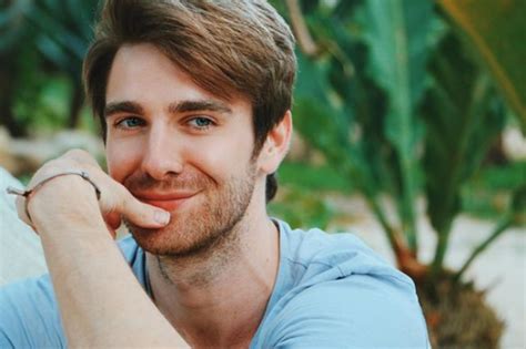 Lioness Actor Mike Heslin Dead At 30 | ICONICHIPSTER.COM