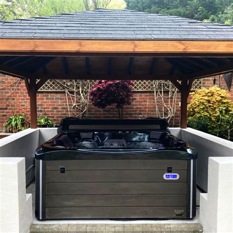 Spencer 5 Person Hot Tub Proudly Designed In The UK