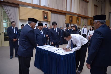 Penyerahan Surat Keputusan Pegawai Negeri Sipil Uny Tahun 2023