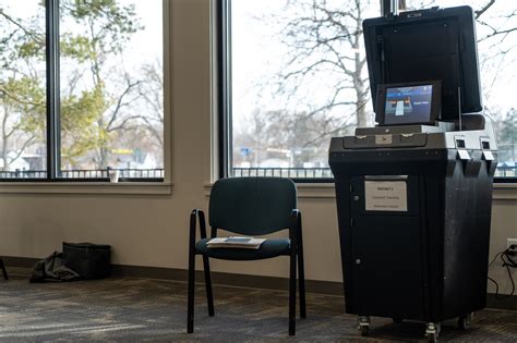 Kalamazoo voters make their voice heard in Presidential Primary - mlive.com