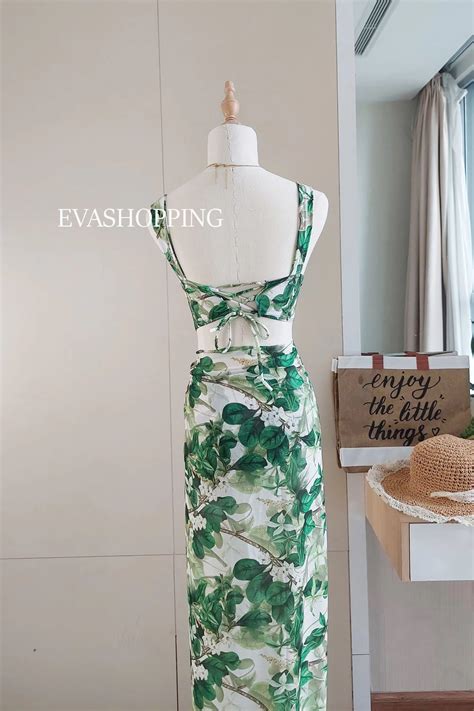 Bikini hai mảnh croptop kèm choàng