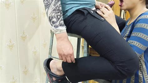 Indian Desi Bhabhi Desi Saara Seduces Electrician While He Was Repairing Ass Ride And Pussy Fuck