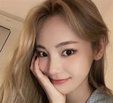 Jung Jinsoul Loona Loonatheworld Orbit 이달의소녀 Blonde Ptt Era And Album Hi