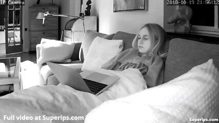 IPCAM American Blonde College Girl Watching Porn