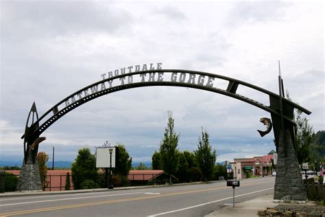 The Columbia River Gorge | Spinning Compass