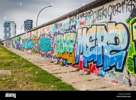 Graffiti Berlin Wall at Audrey Dowling blog