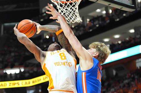 Tennessee basketball upsets Florida with Chaz Lanier, 6 other players
