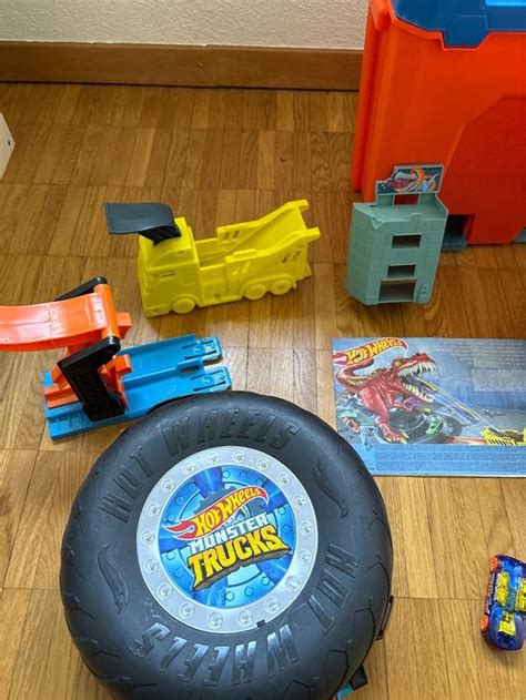Hot Wheels Monster Trucks T Rex Dino Arena Set Gebraucht In W Renlingen F R Chf Mit