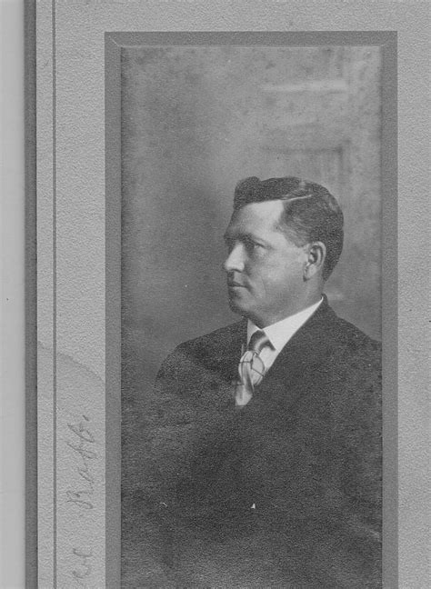 Obituary and Memorial Service Details for Thomas Robb 2