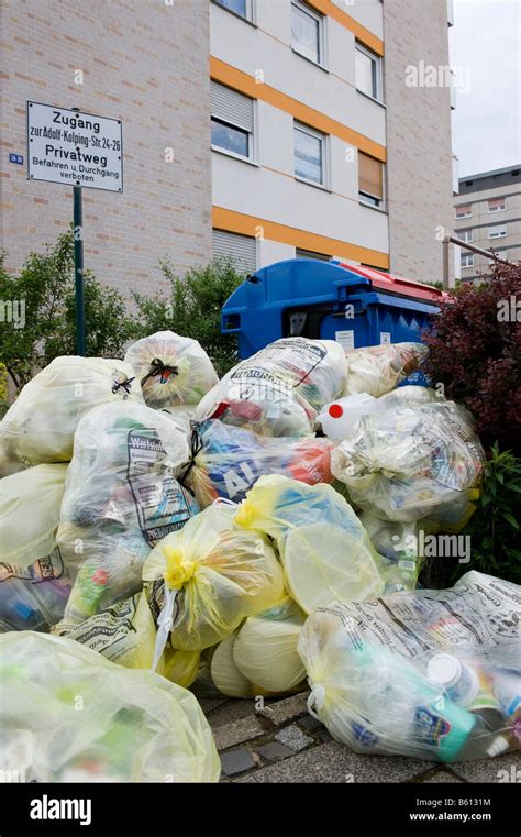 Recycling bins germany Fotos und Bildmaterial in hoher Auflösung Alamy