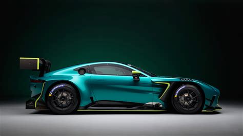 Aston Martin Unveils Vantage Gt3 In Gt Racing Aston Martin Long Island