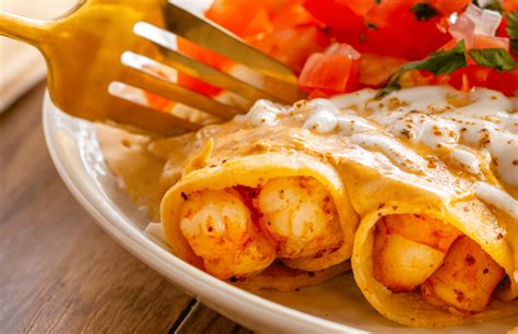 Enchiladas De Camarón Con Crema De Chipotle Delination