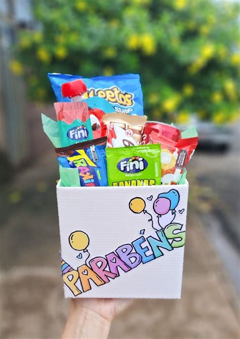 Cesta De Aniversário Simples - Cesta Aniversário | Cestas criativas simples, Buquê de aniversário ...