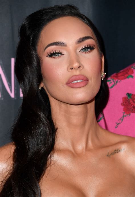 Megan Fox Big Boobs Cleavage - Hot Celebs Home