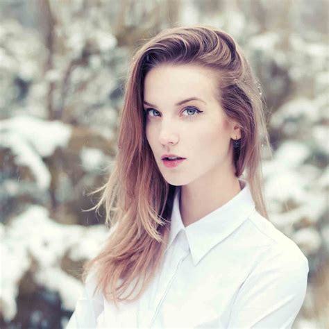 Beauty bloggers are obsessed with the DIY honey hair mask